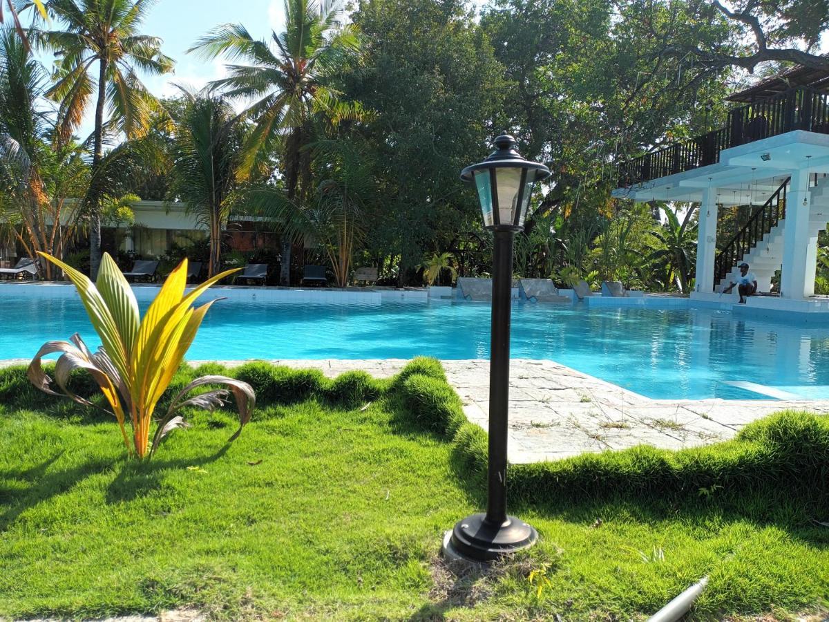 Lucky Beach Resort Trincomalee Eksteriør bilde