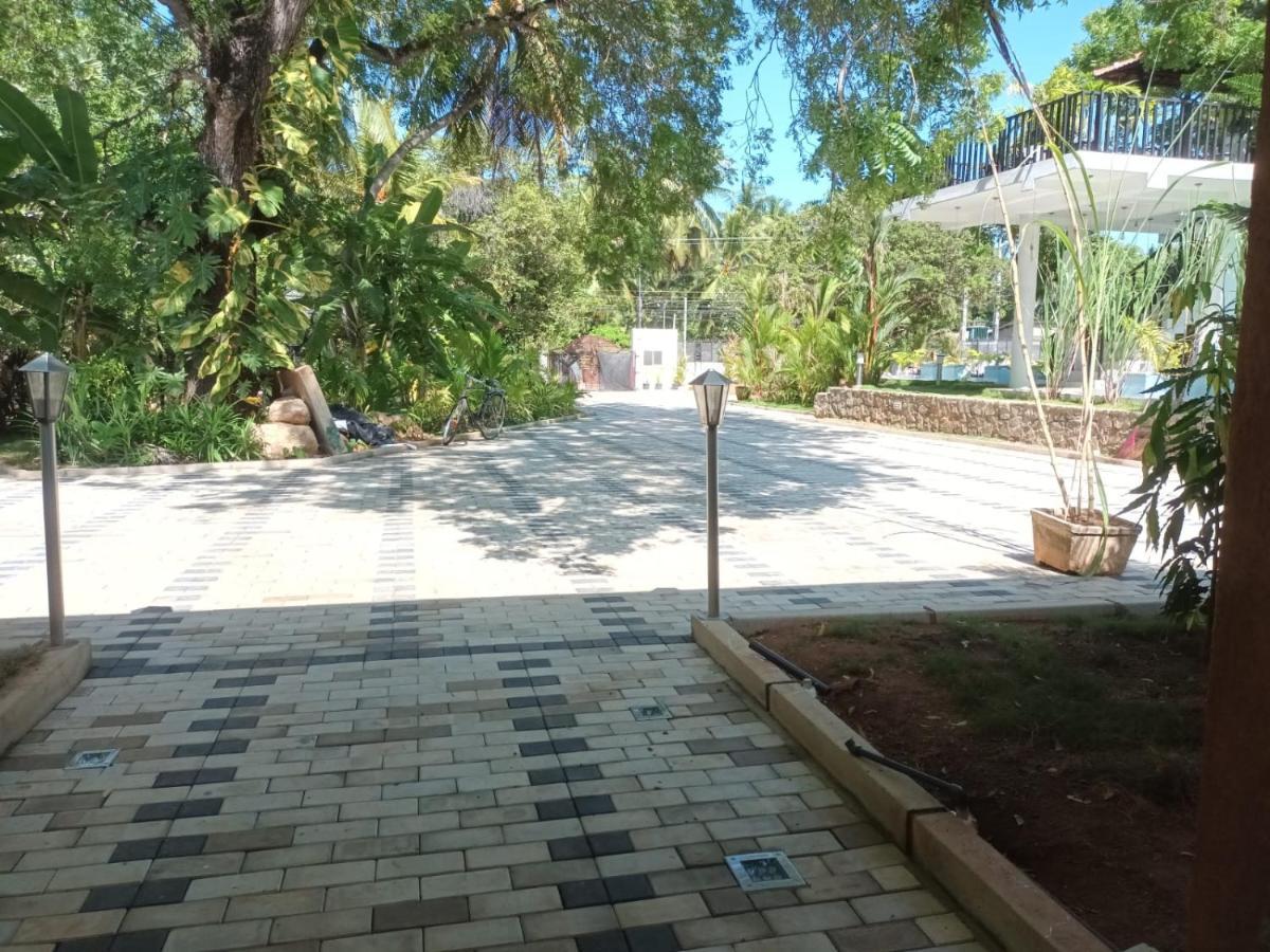 Lucky Beach Resort Trincomalee Eksteriør bilde