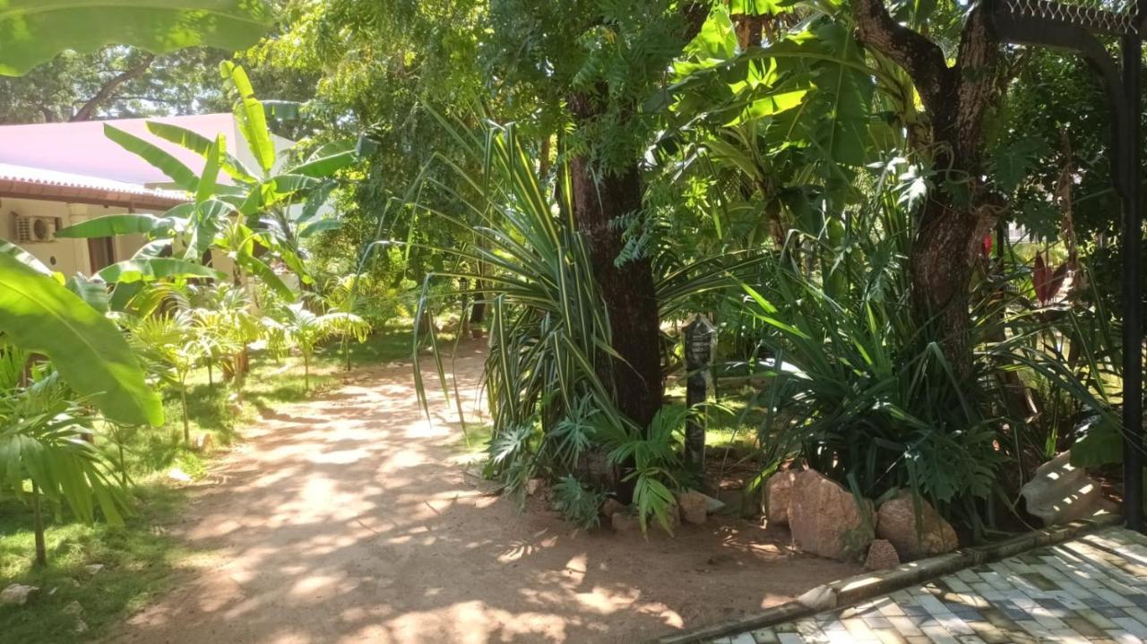 Lucky Beach Resort Trincomalee Eksteriør bilde