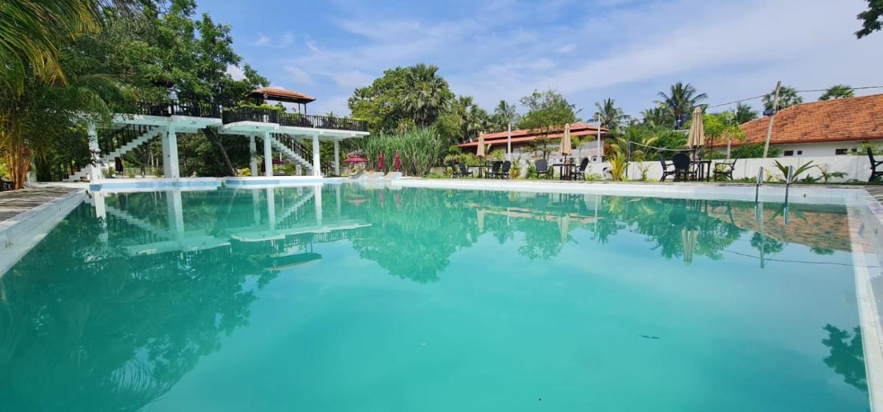 Lucky Beach Resort Trincomalee Eksteriør bilde