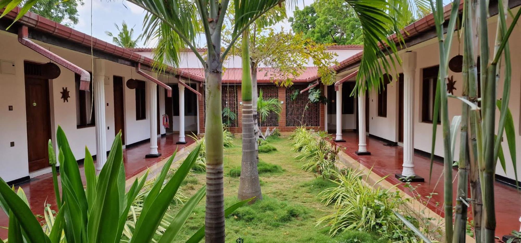 Lucky Beach Resort Trincomalee Eksteriør bilde