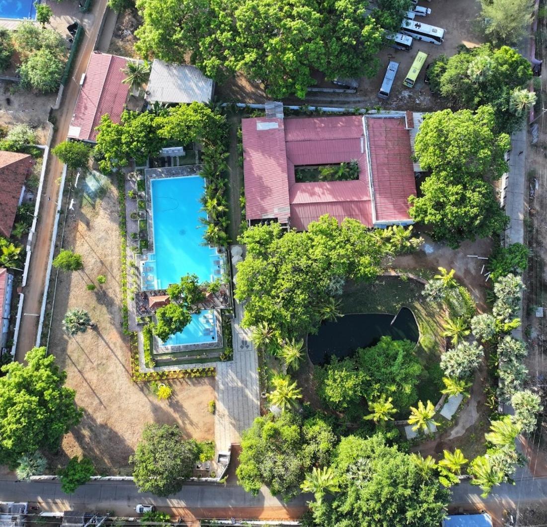 Lucky Beach Resort Trincomalee Eksteriør bilde